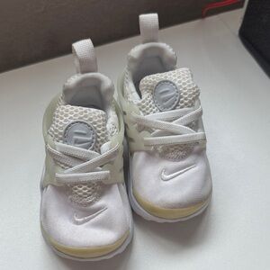 Nike Presto Kids White and Cream Sneakers